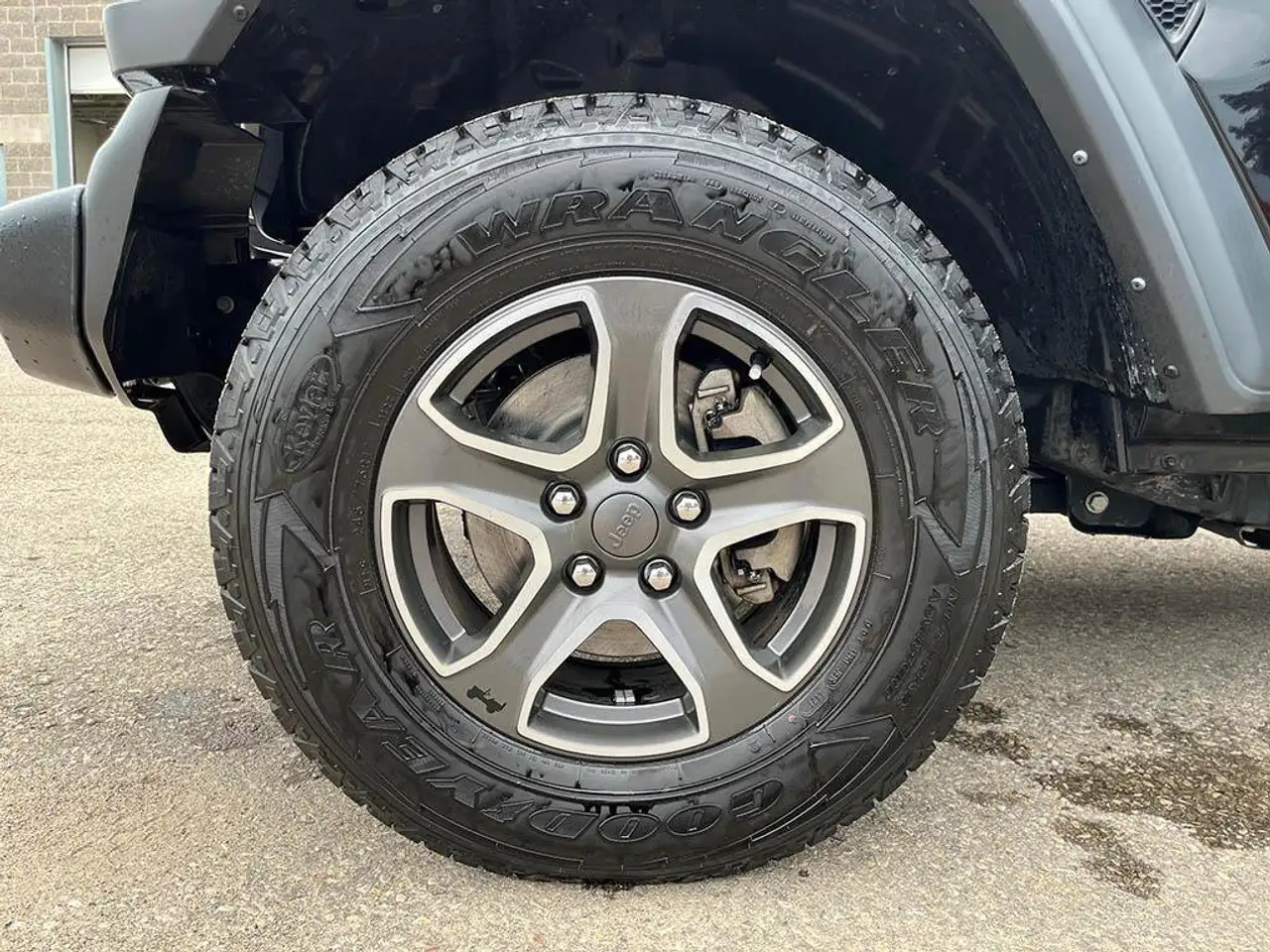Jeep Wrangler - Image 18