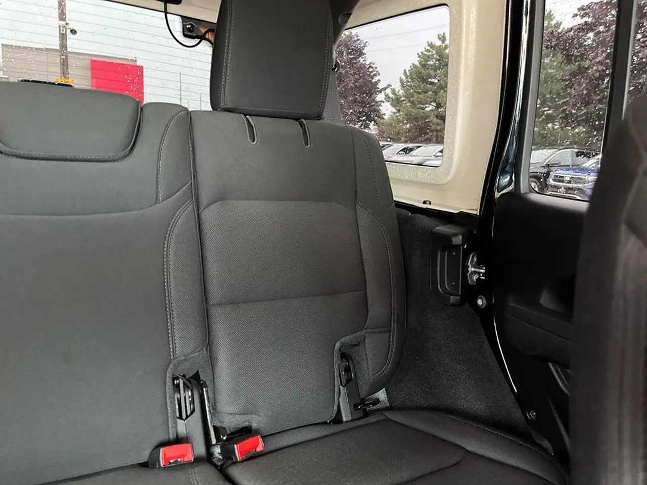 Jeep Wrangler - Image 14