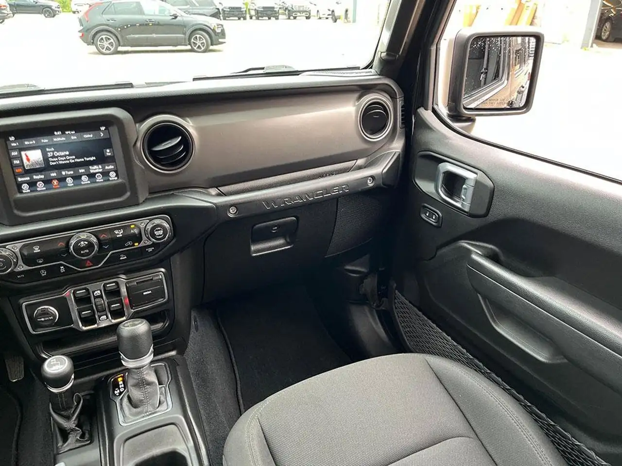 Jeep Wrangler - Image 11
