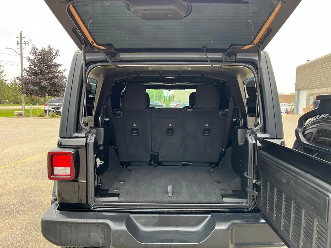 Jeep Wrangler - Image 19