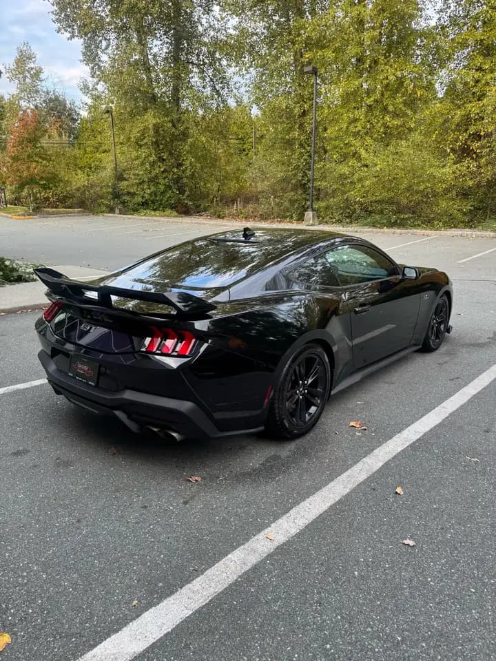 Ford Mustang - Image 6