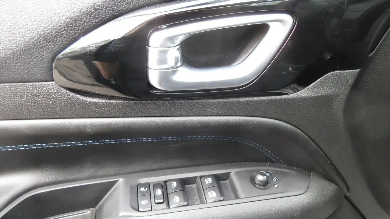 Jeep Compass - Image 24