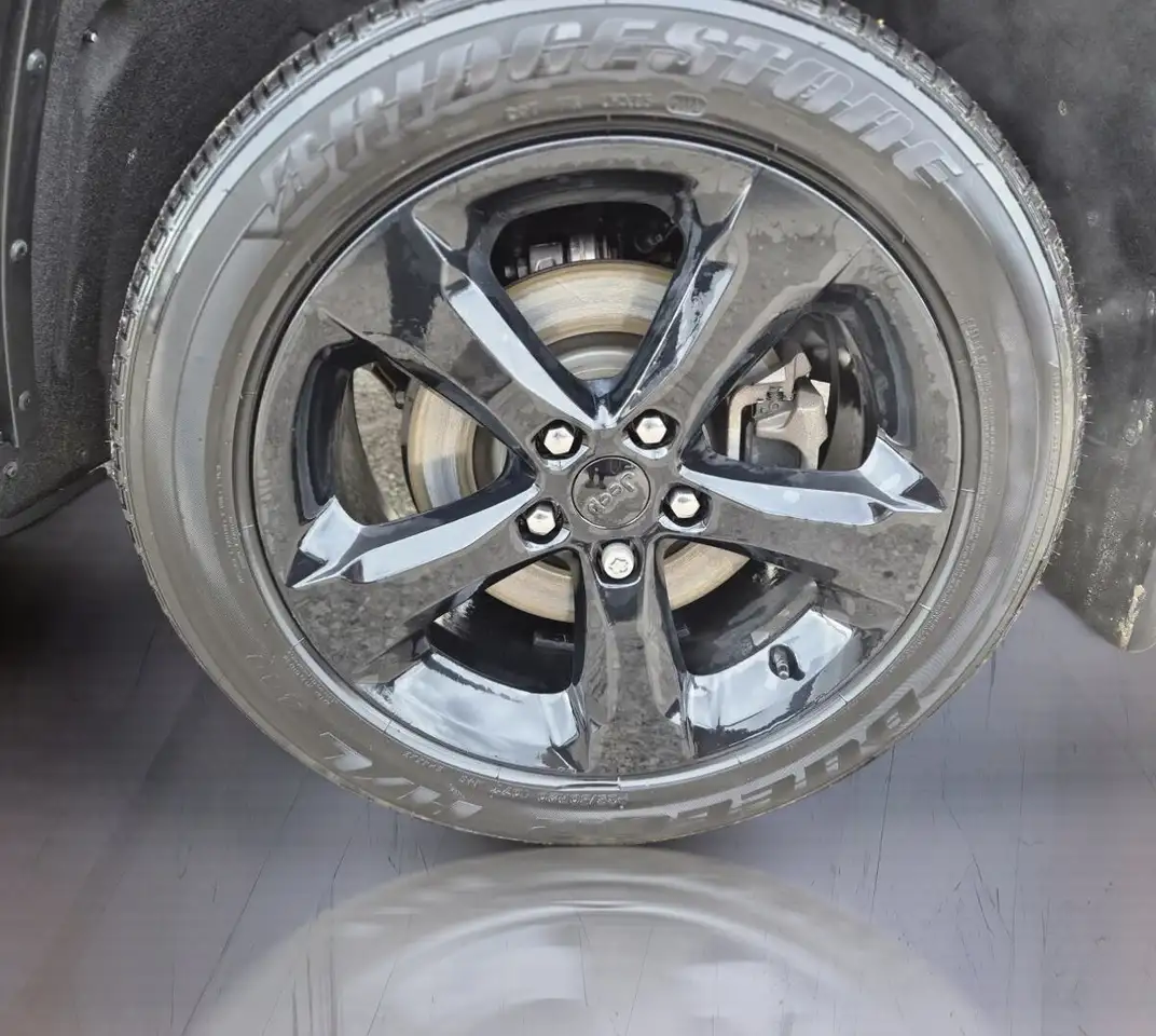 Jeep Grand Cherokee - Image 11