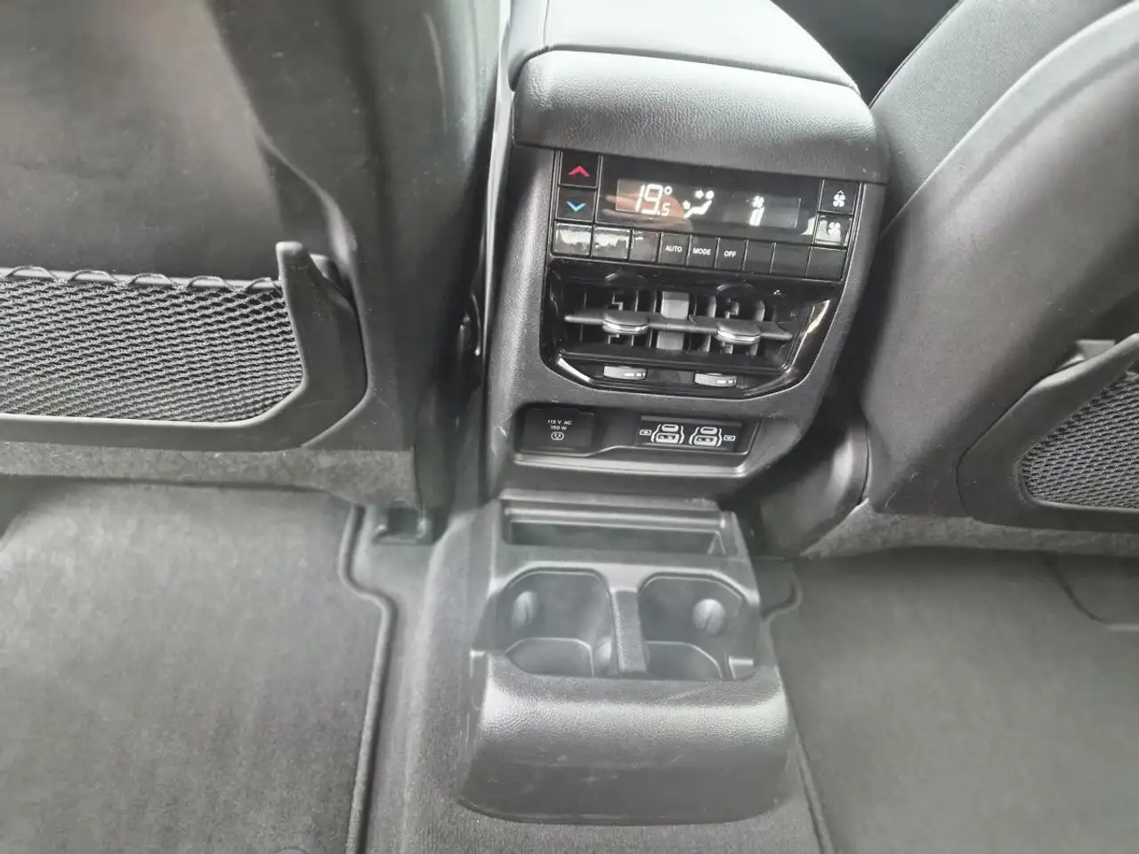 Jeep Grand Cherokee - Image 16