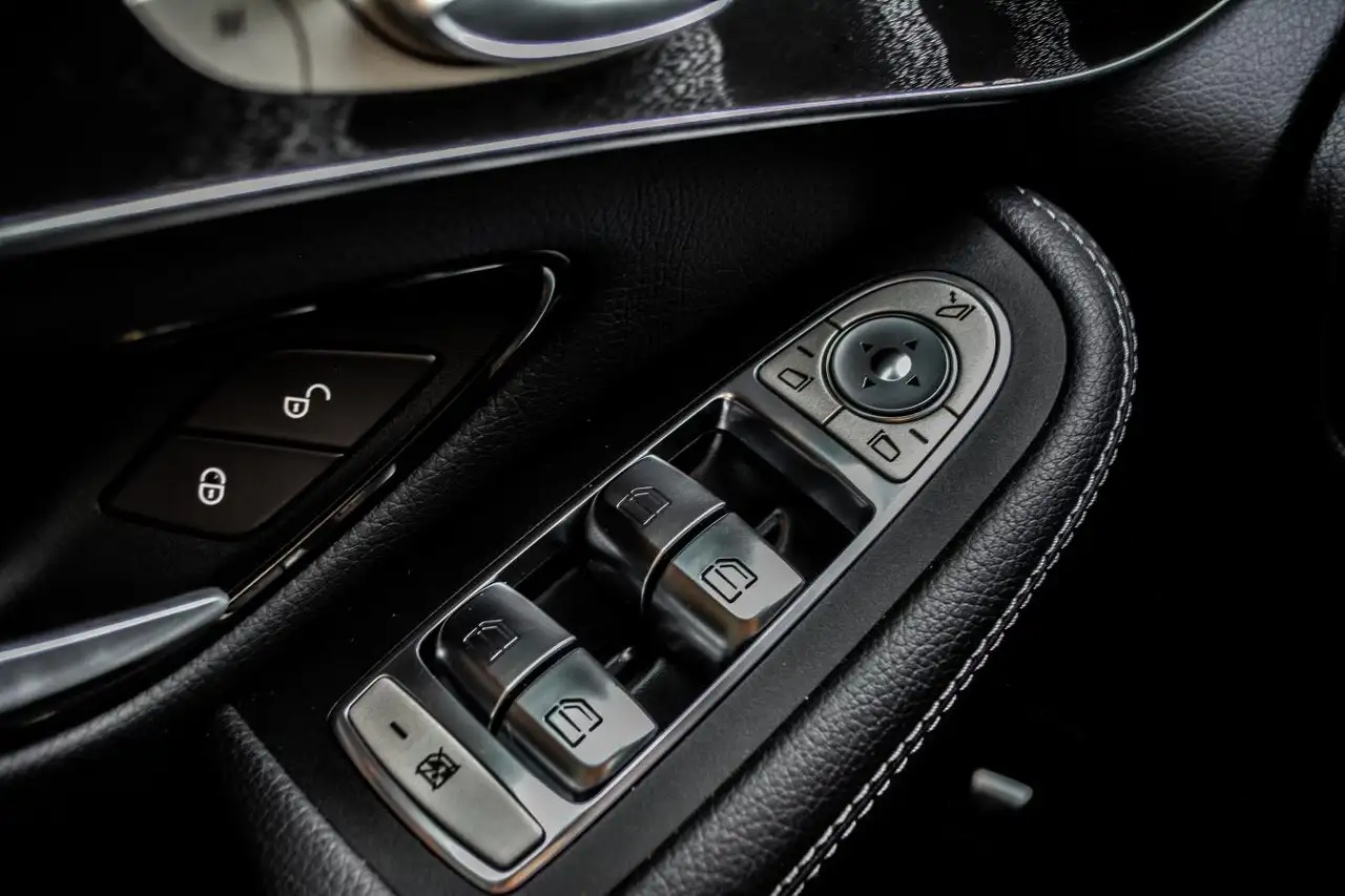 Mercedes-Benz GLC - Image 25