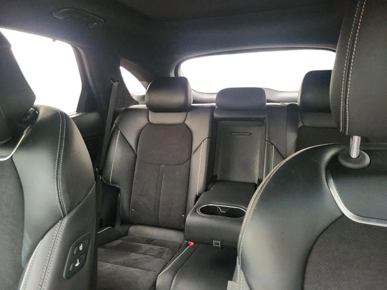 Genesis GV70 - Image 19