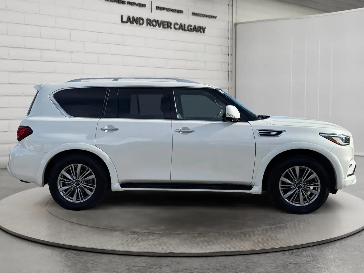 Infiniti QX80 - Image 6