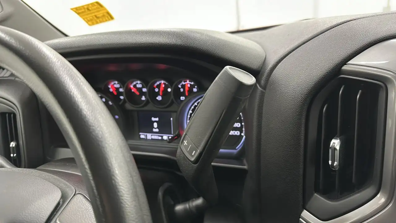 Chevrolet Silverado 1500 - Image 16