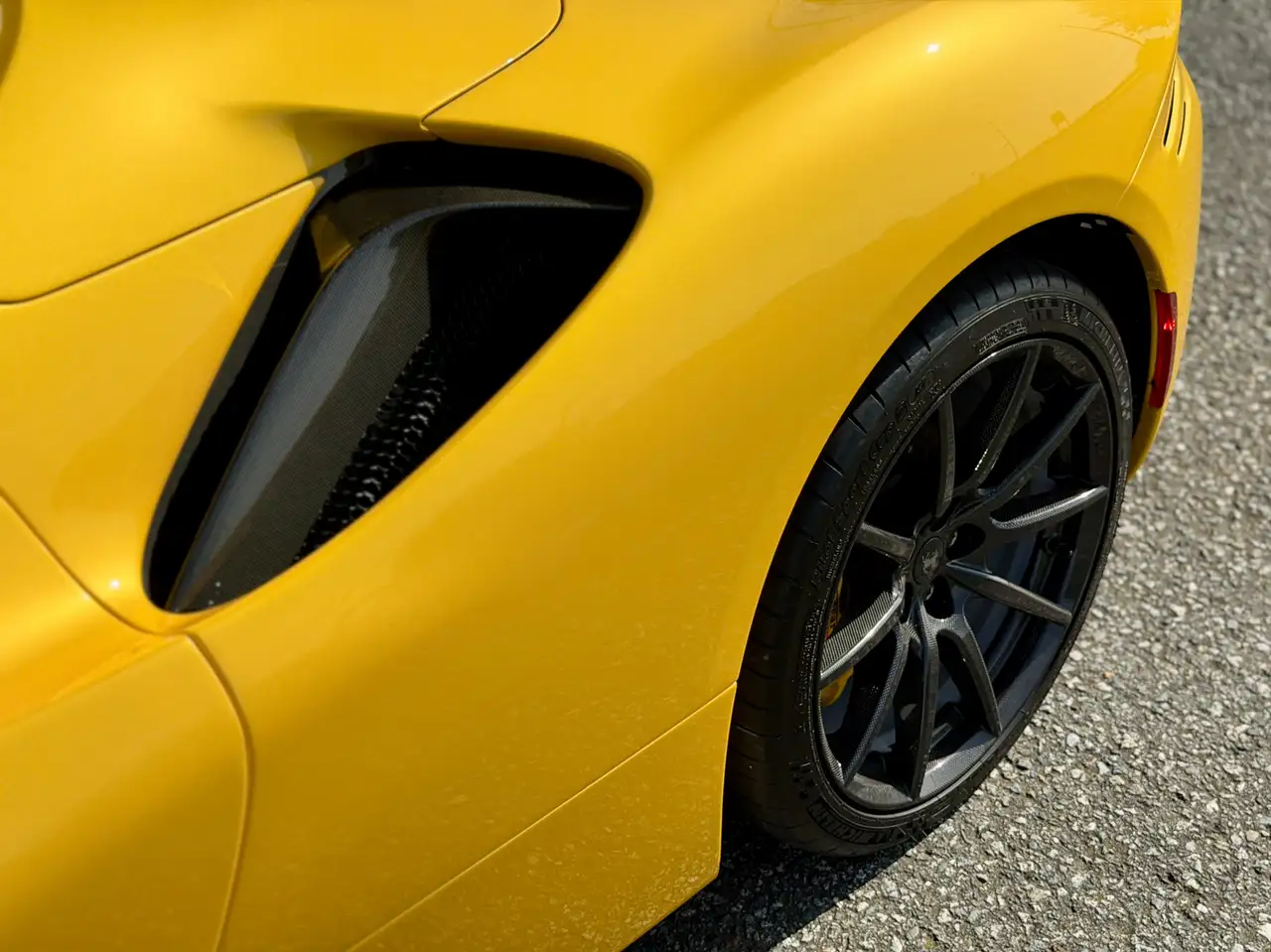 Ferrari SF90 Spider - Image 10