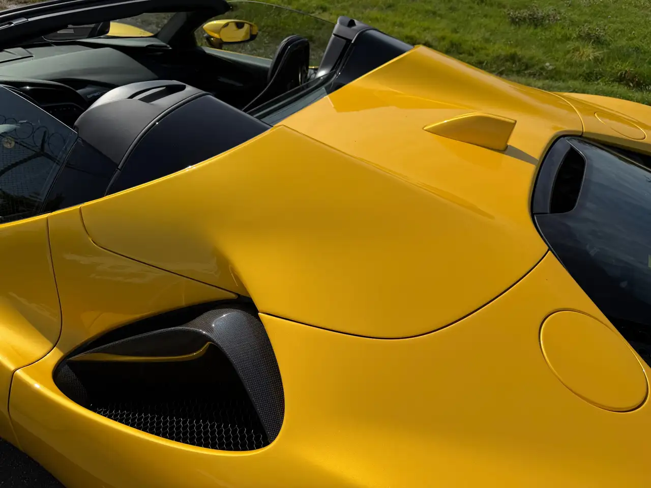 Ferrari SF90 Spider - Image 36