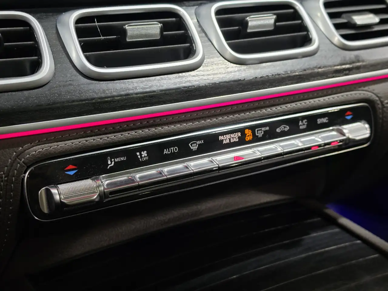 Mercedes-Benz GLE - Image 39