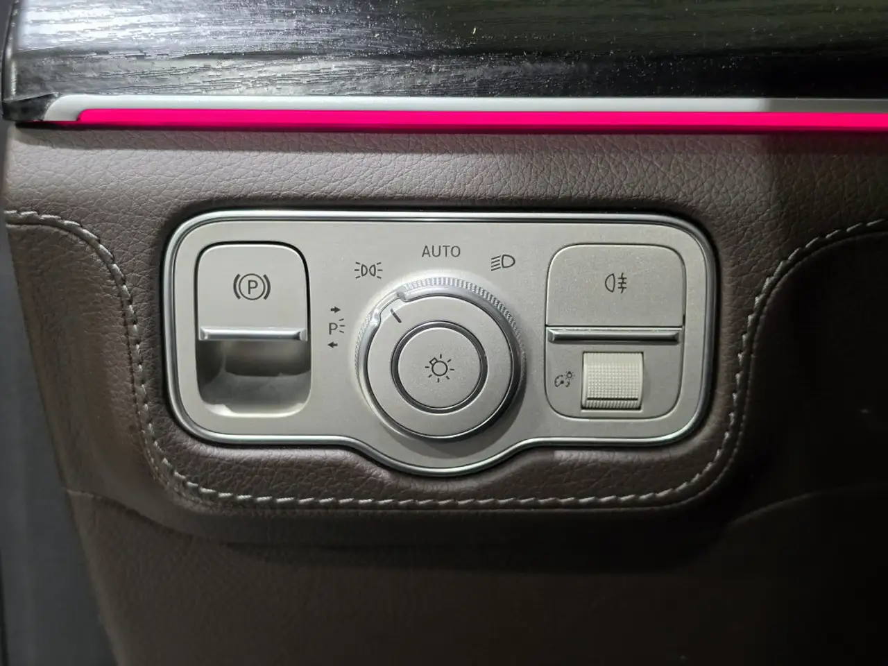 Mercedes-Benz GLE - Image 34