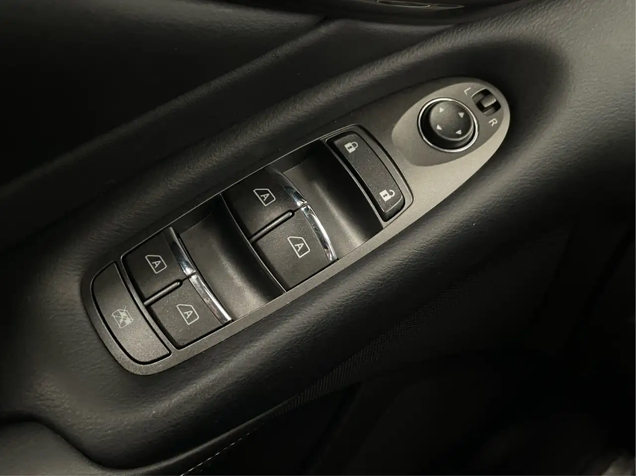 Infiniti Q50 - Image 21