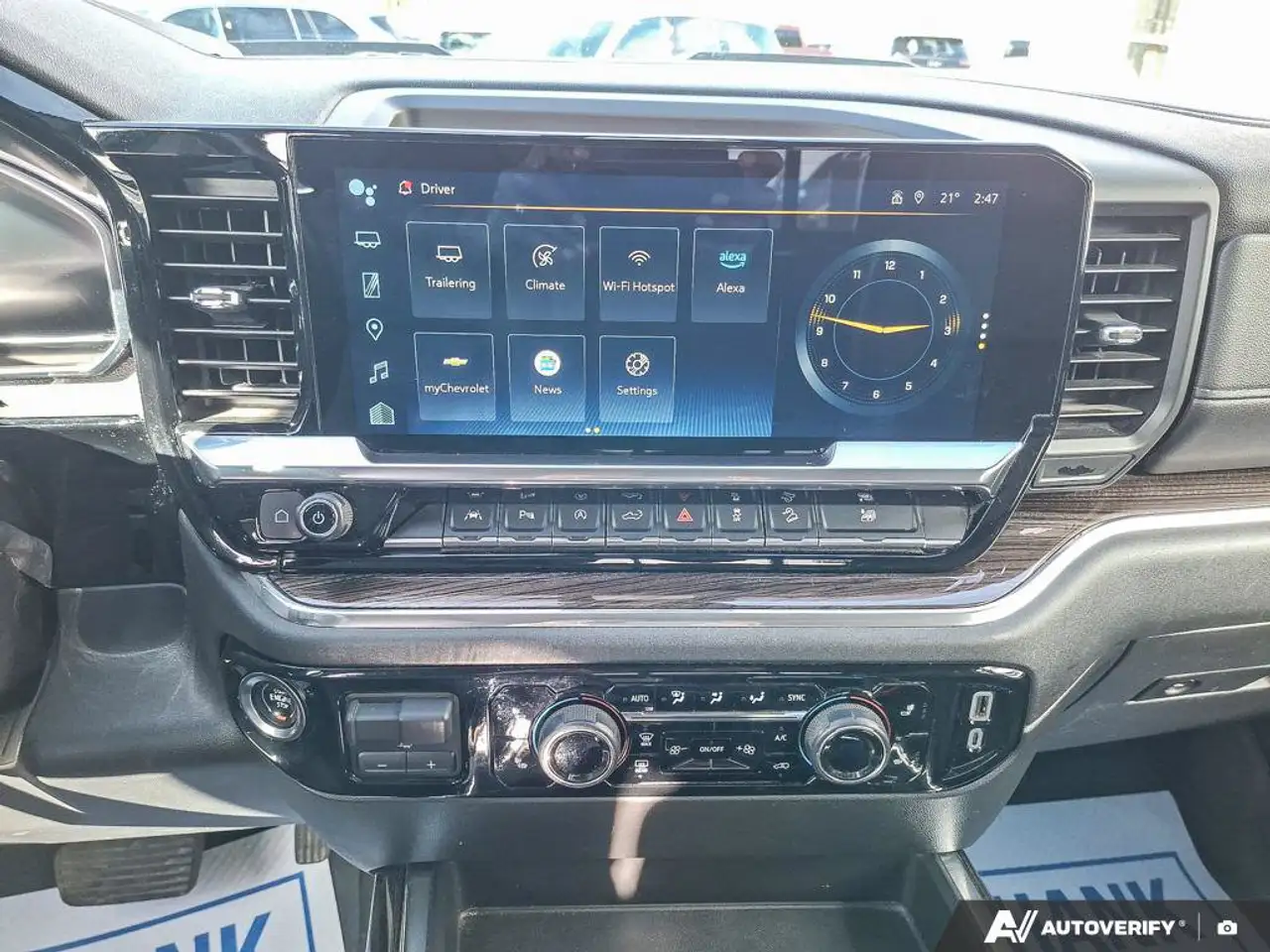 Chevrolet Silverado 1500 - Image 18