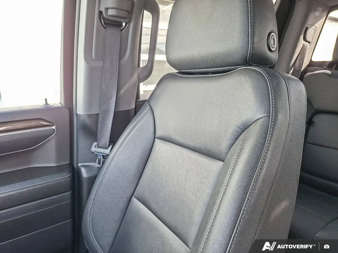 Chevrolet Silverado 1500 - Image 19