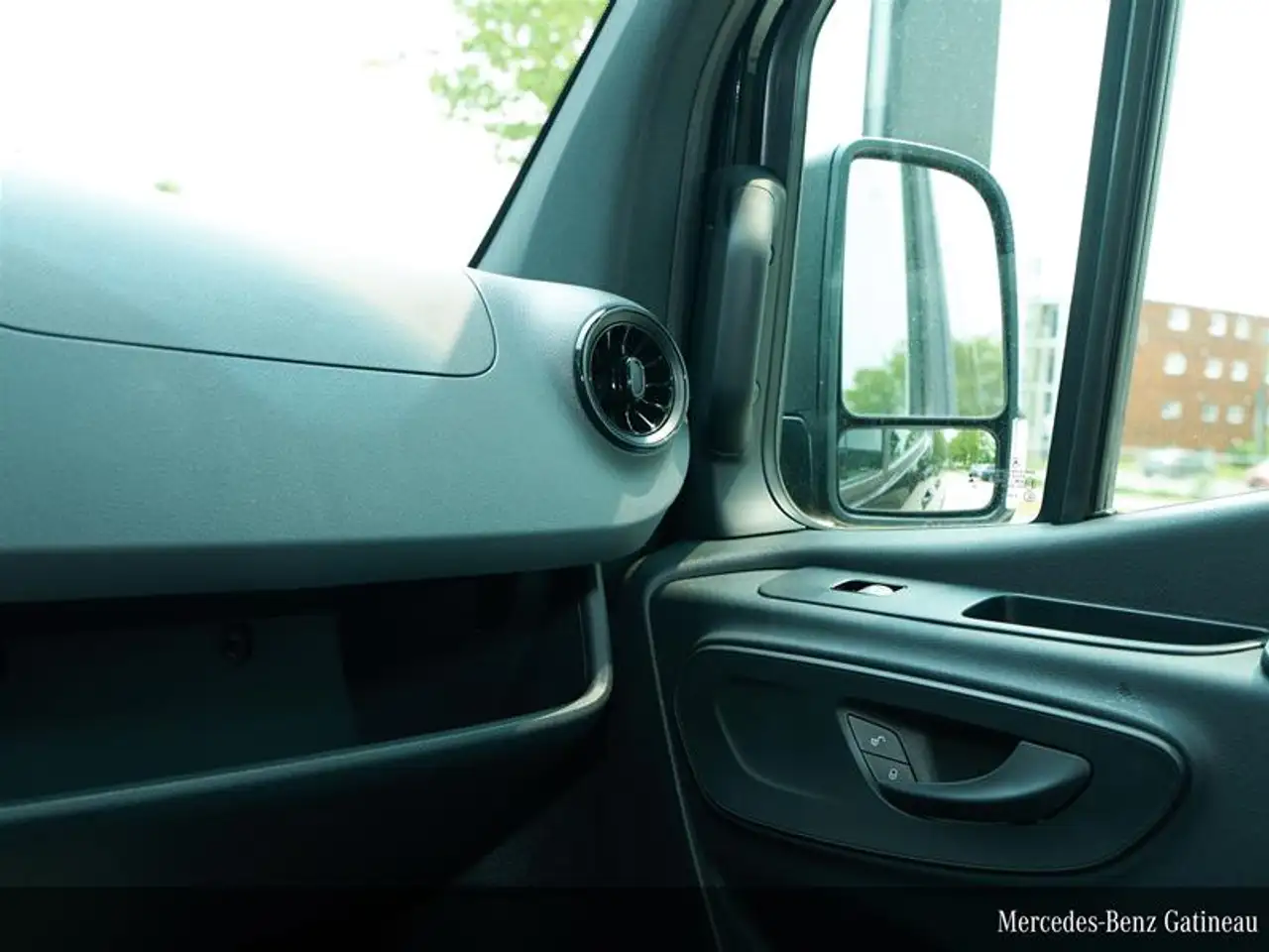 Mercedes-Benz Sprinter - Image 36