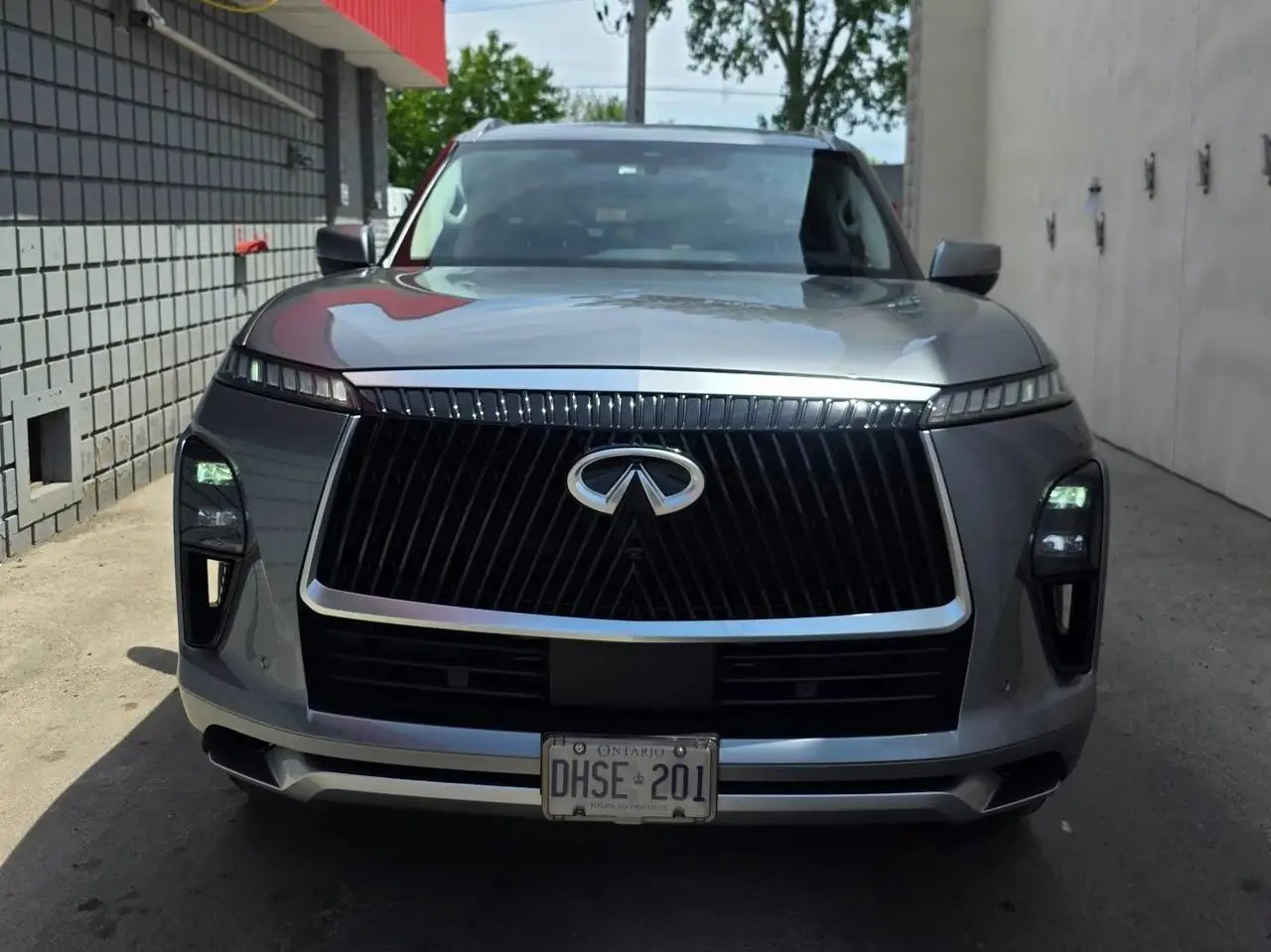 Infiniti QX80 - Image 8
