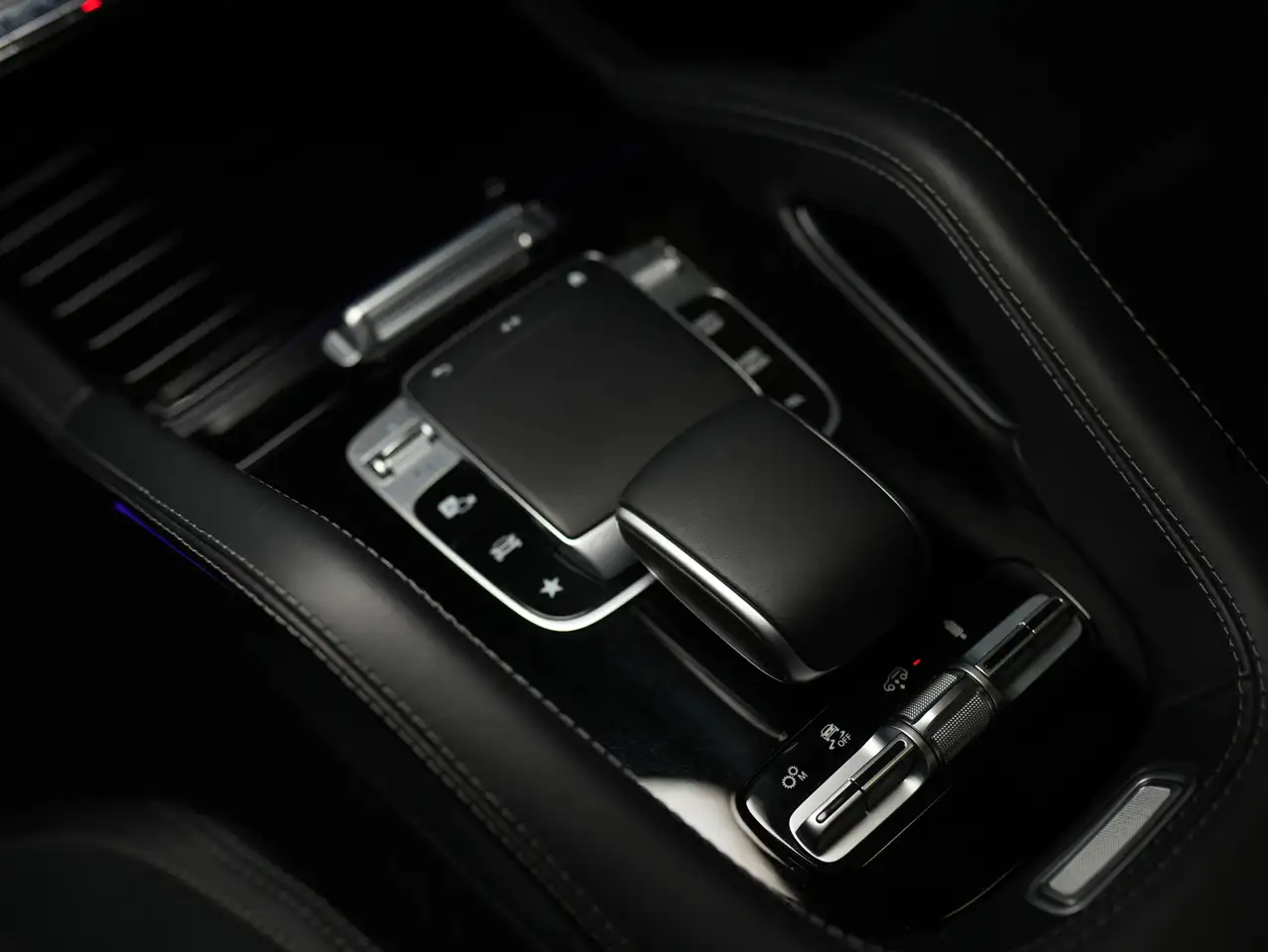 Mercedes-Benz GLE - Image 20