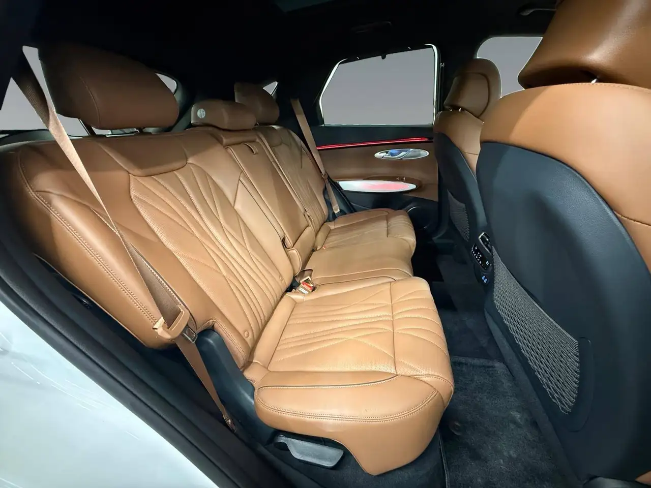 Genesis GV70 - Image 17
