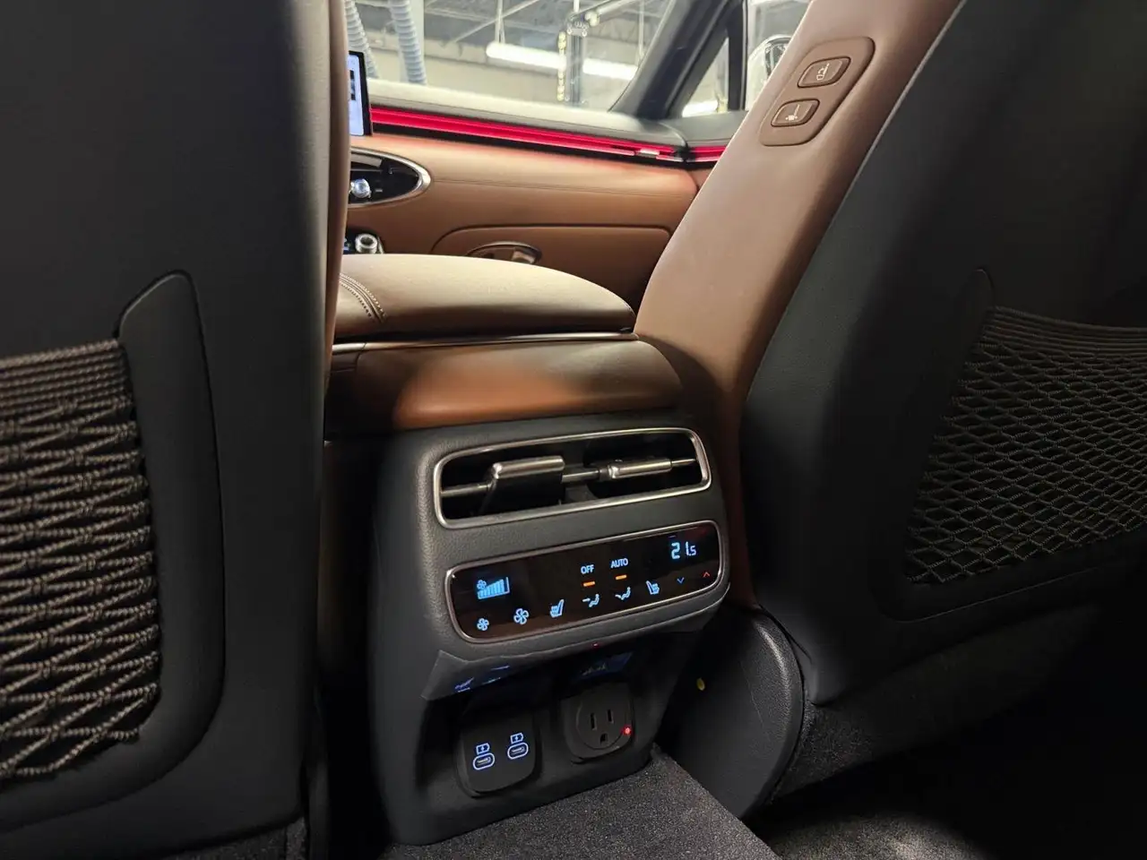 Genesis GV70 - Image 24