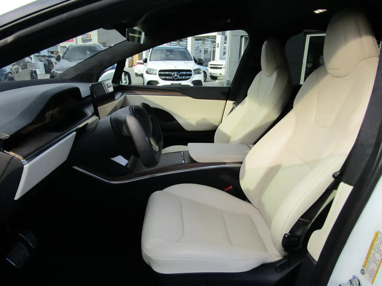 Tesla Model X - Image 19