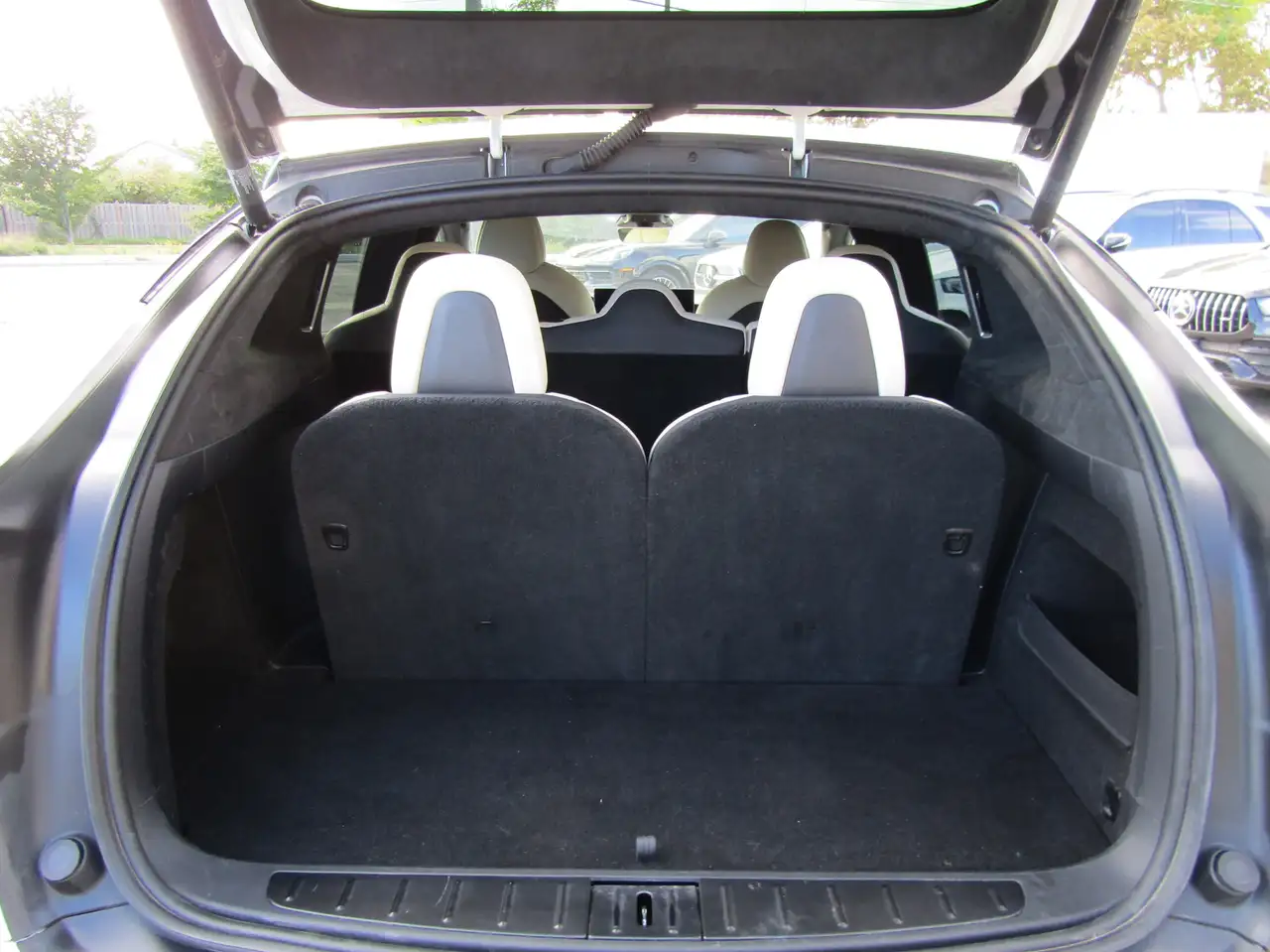 Tesla Model X - Image 15