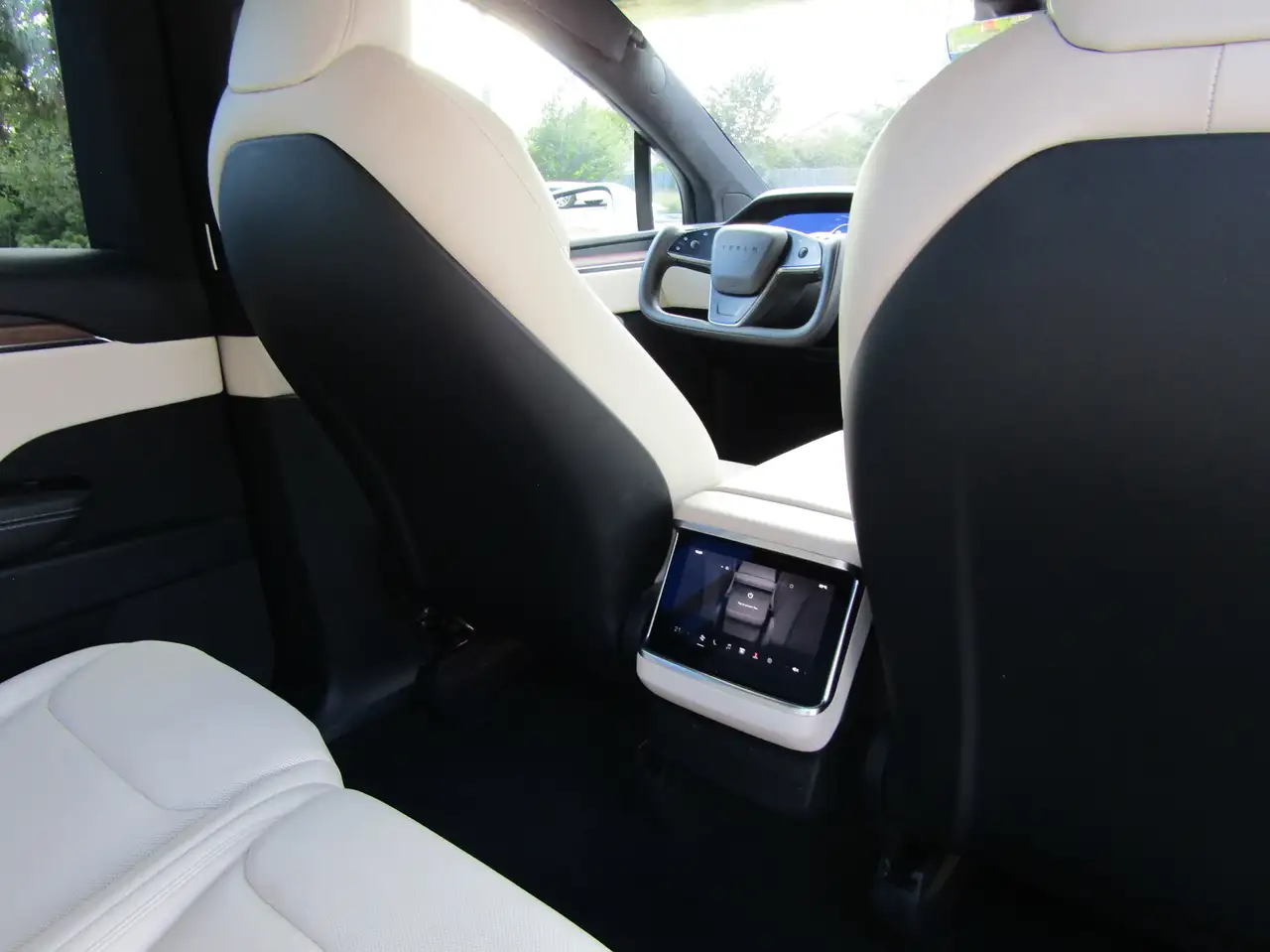 Tesla Model X - Image 13