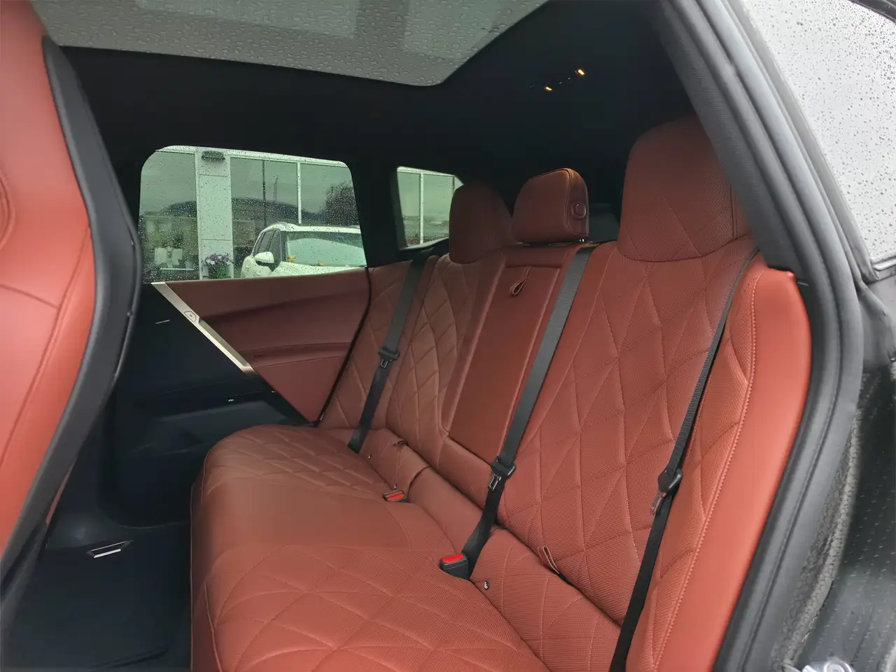 BMW iX - Image 17