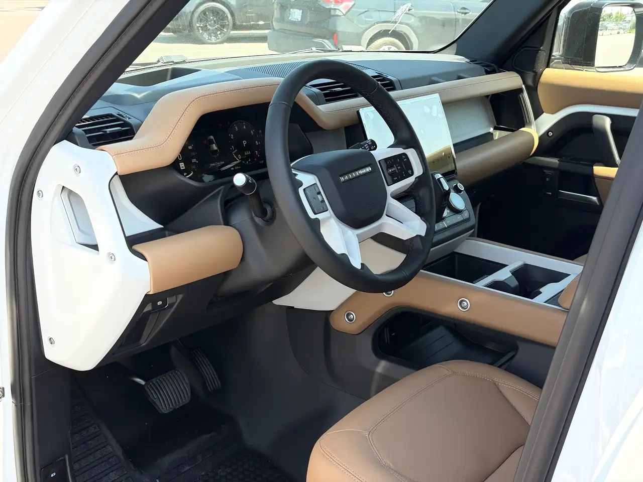 Land Rover Defender - Image 11