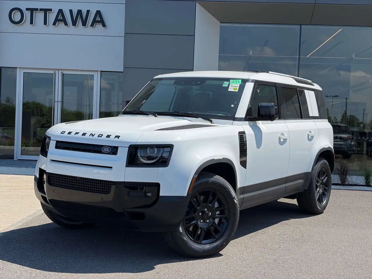 Land Rover Defender - Image 1