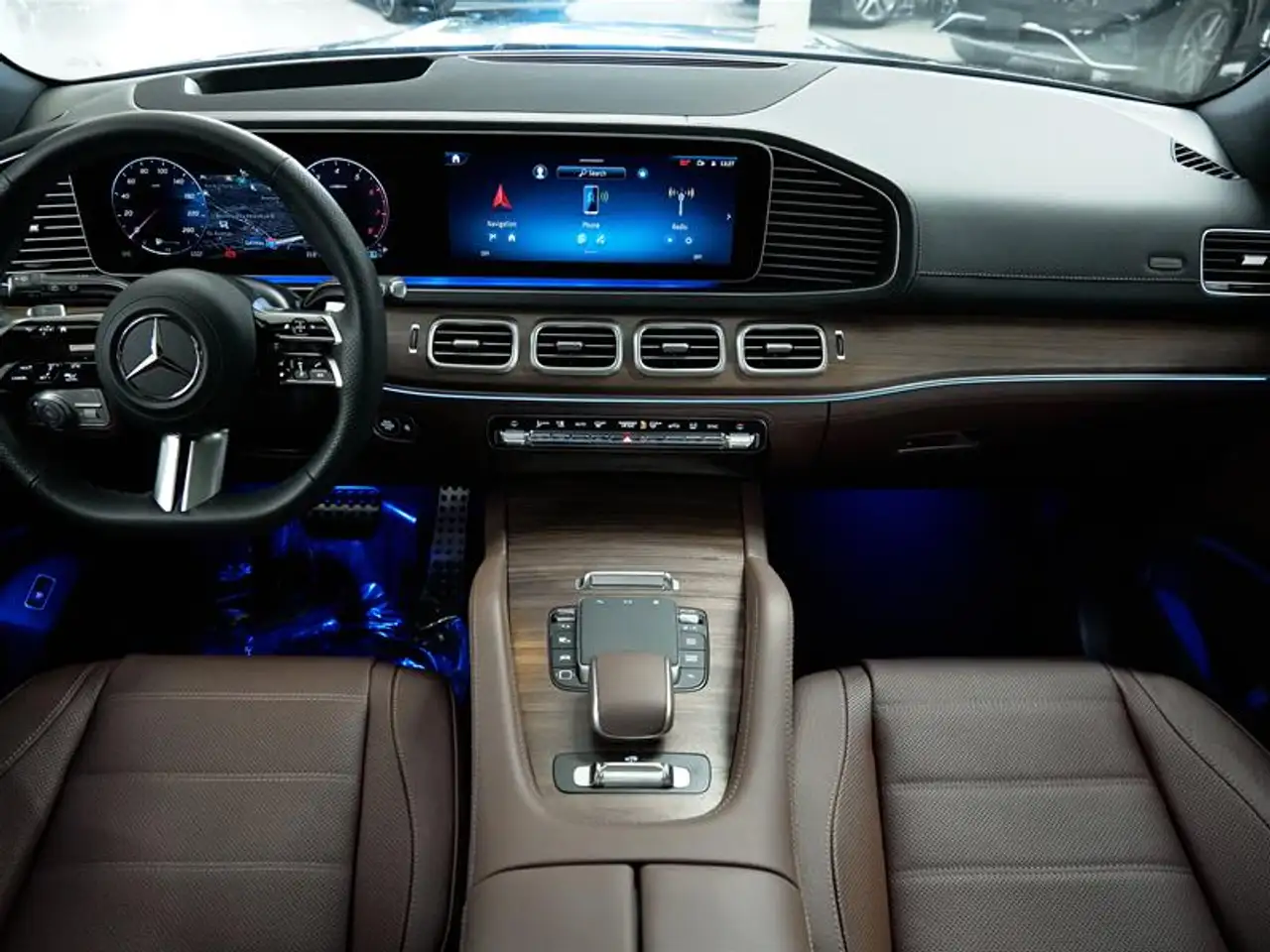 Mercedes-Benz GLS - Image 25