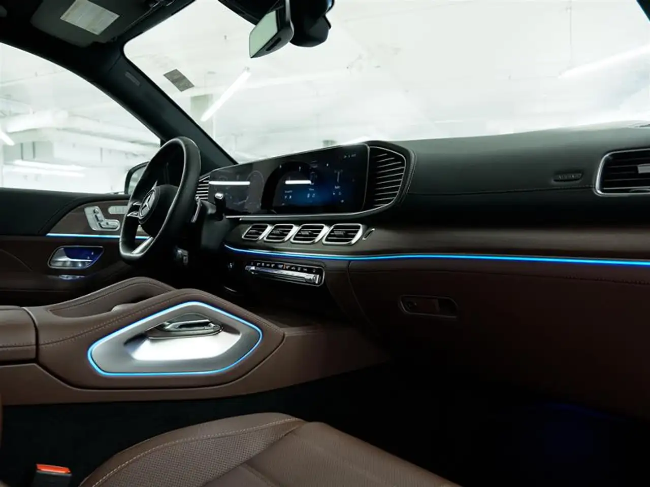 Mercedes-Benz GLS - Image 21