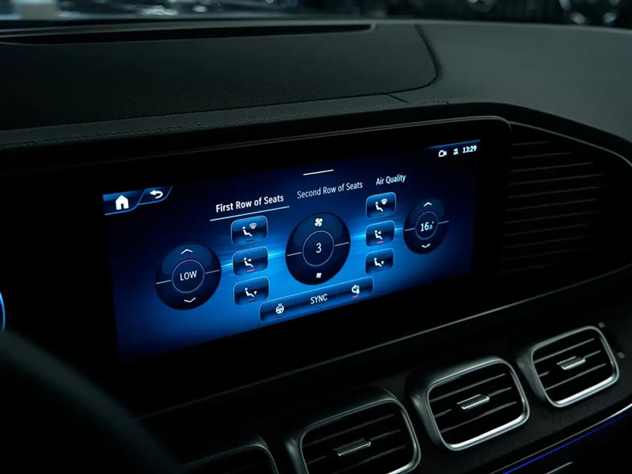 Mercedes-Benz GLS - Image 39