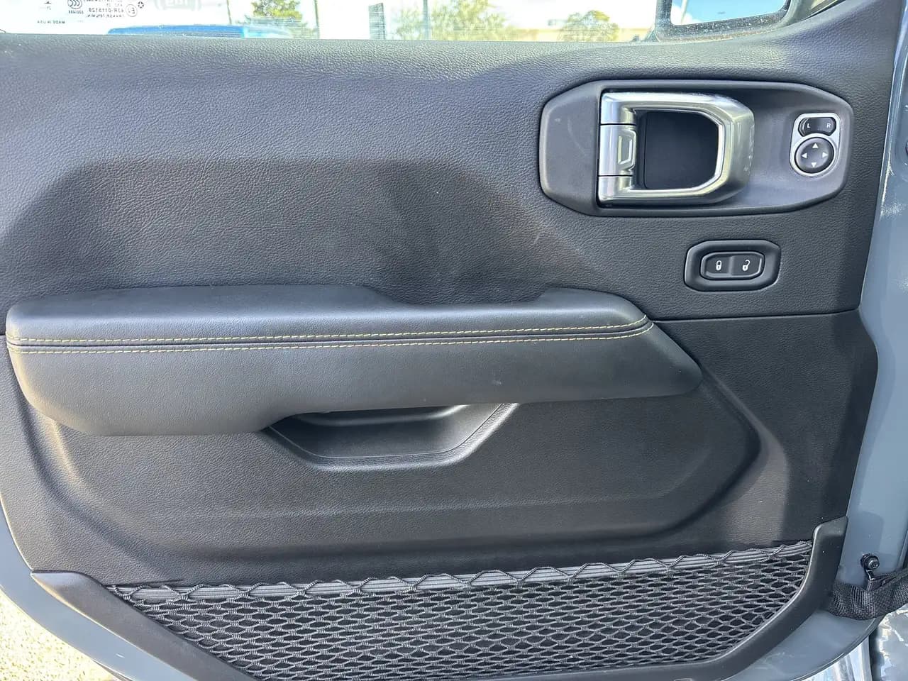 Jeep Wrangler - Image 11