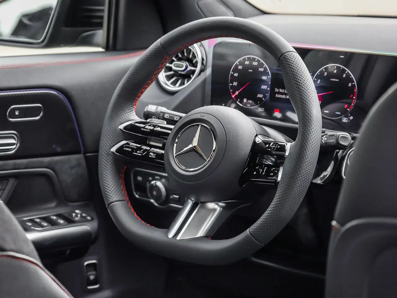 Mercedes-Benz GLA - Image 18