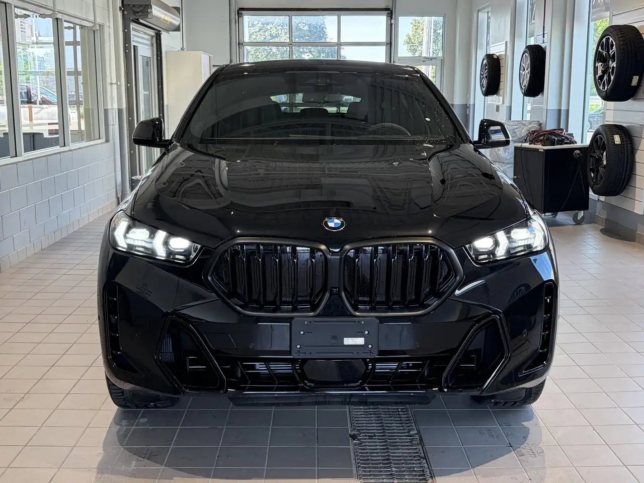 BMW X6 - Image 2