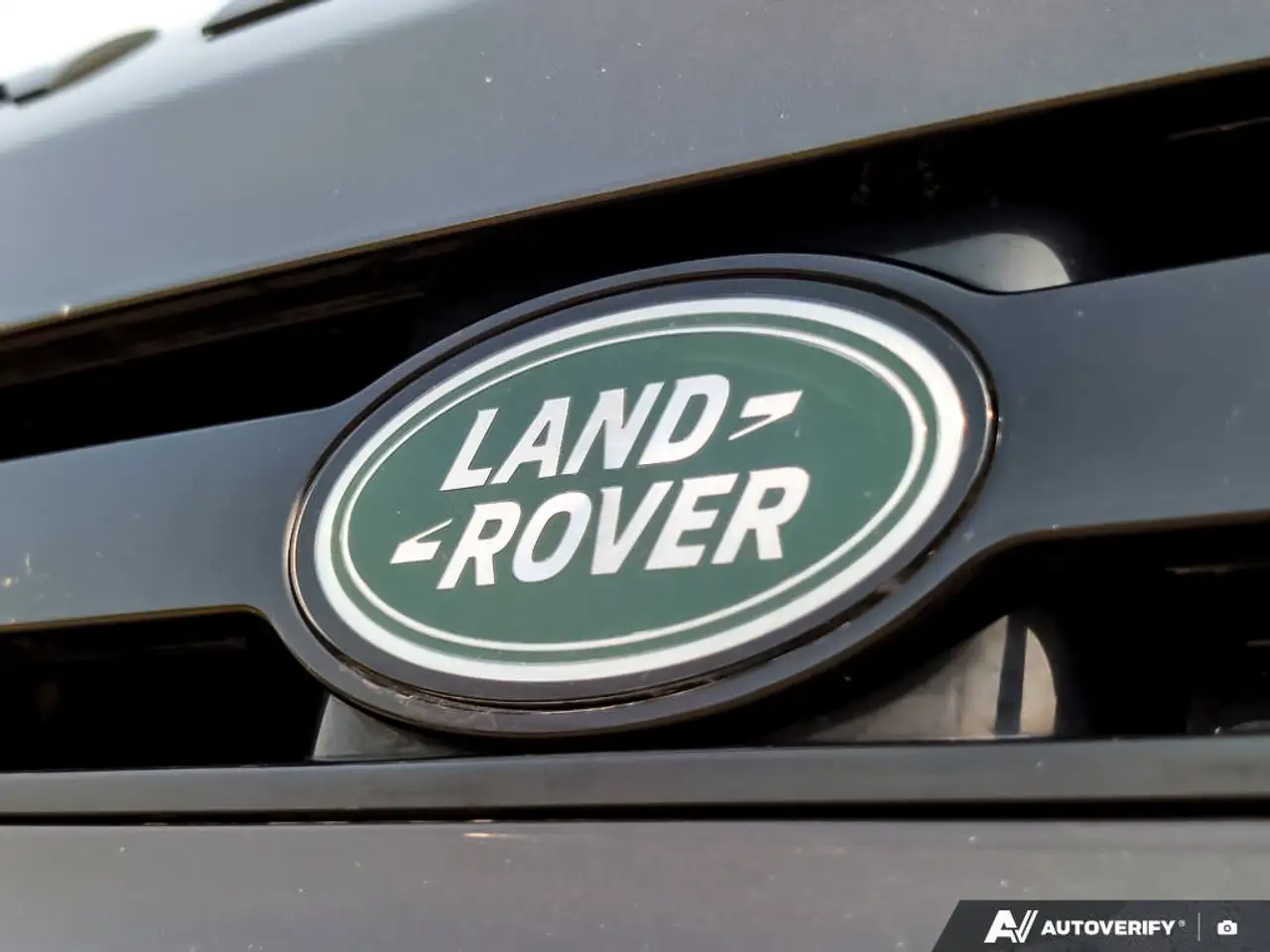 Land Rover Defender - Image 10