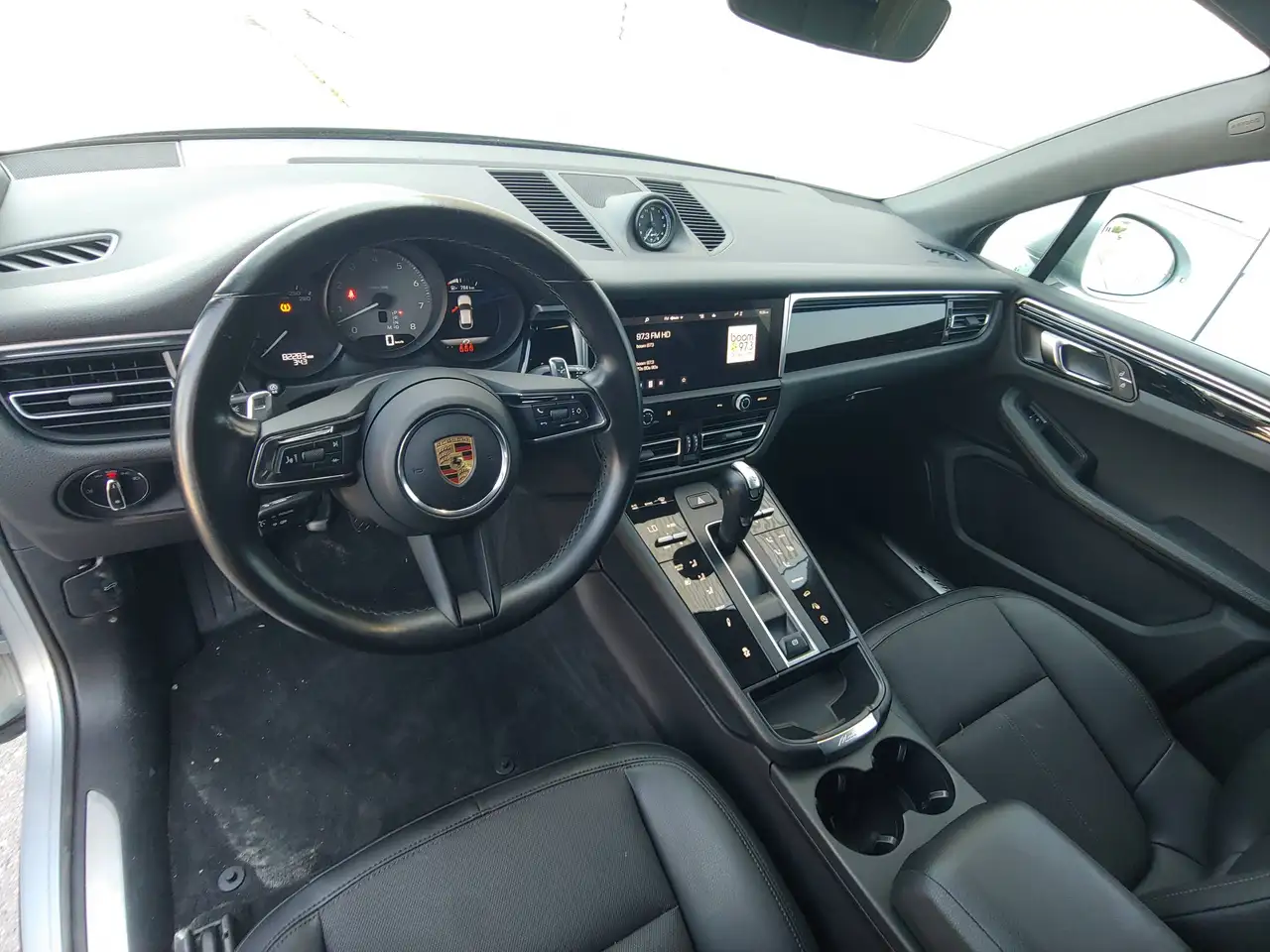 Porsche Macan - Image 12