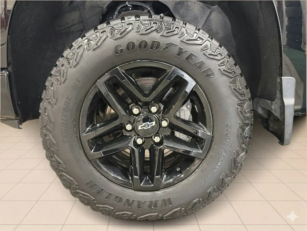 Chevrolet Silverado 1500 - Image 9
