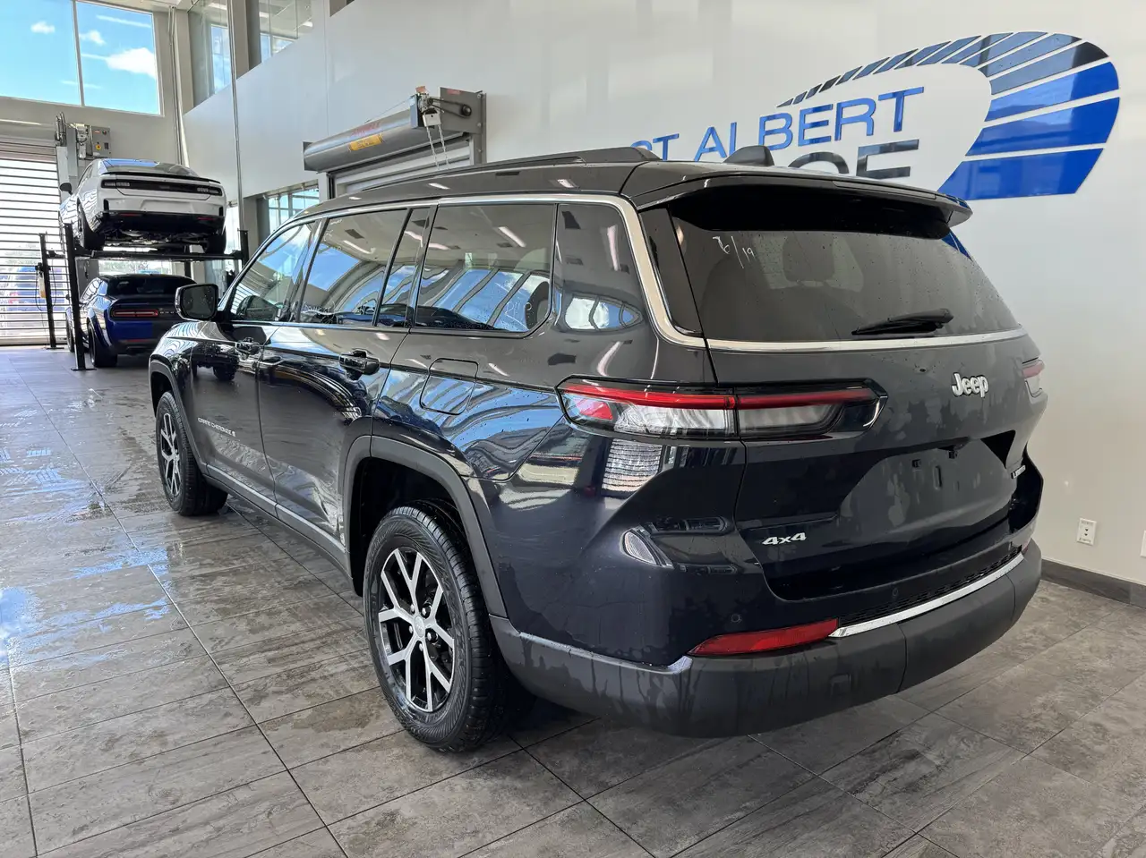 Jeep Grand Cherokee - Image 3