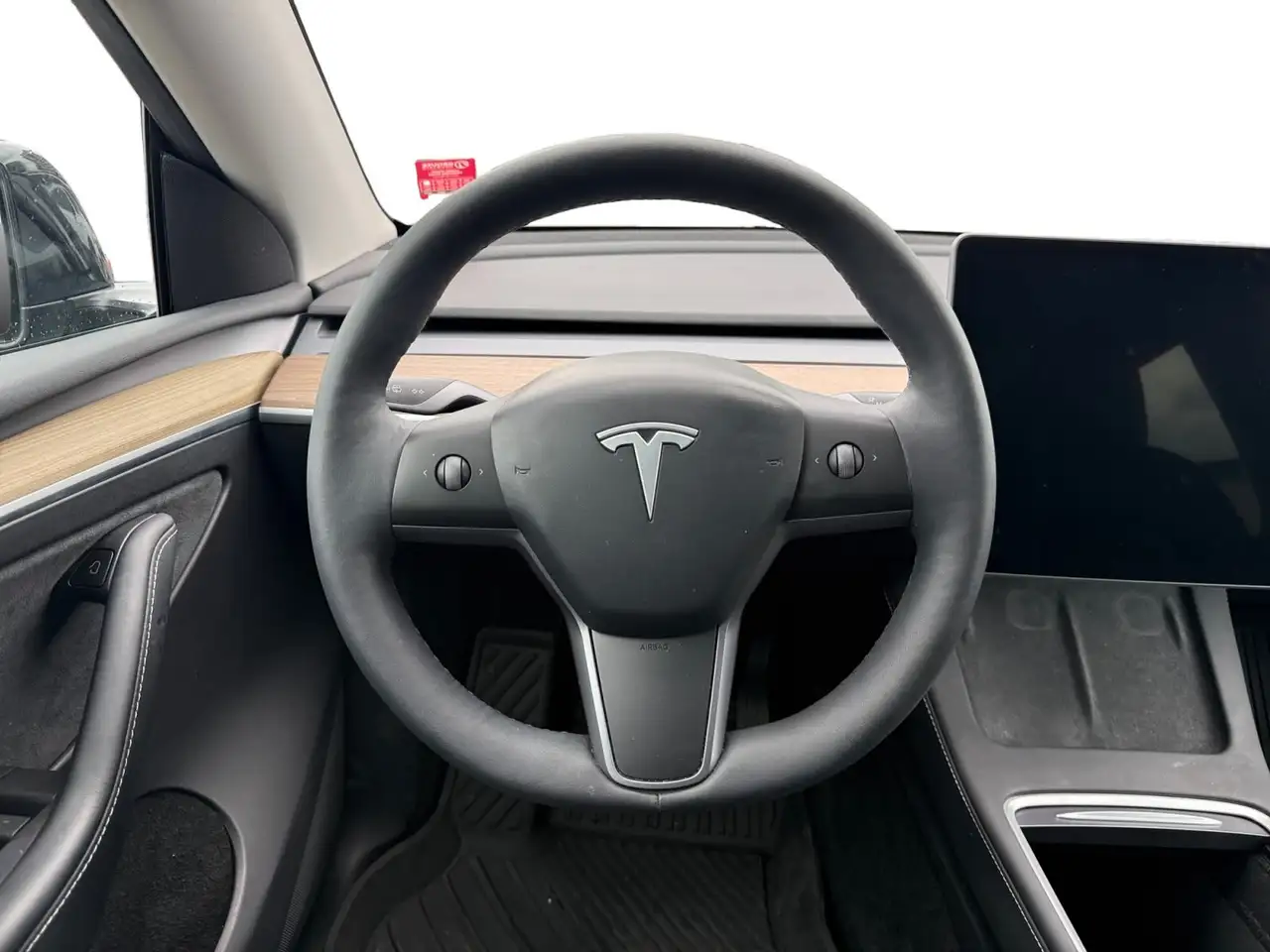 Tesla Model Y - Image 21
