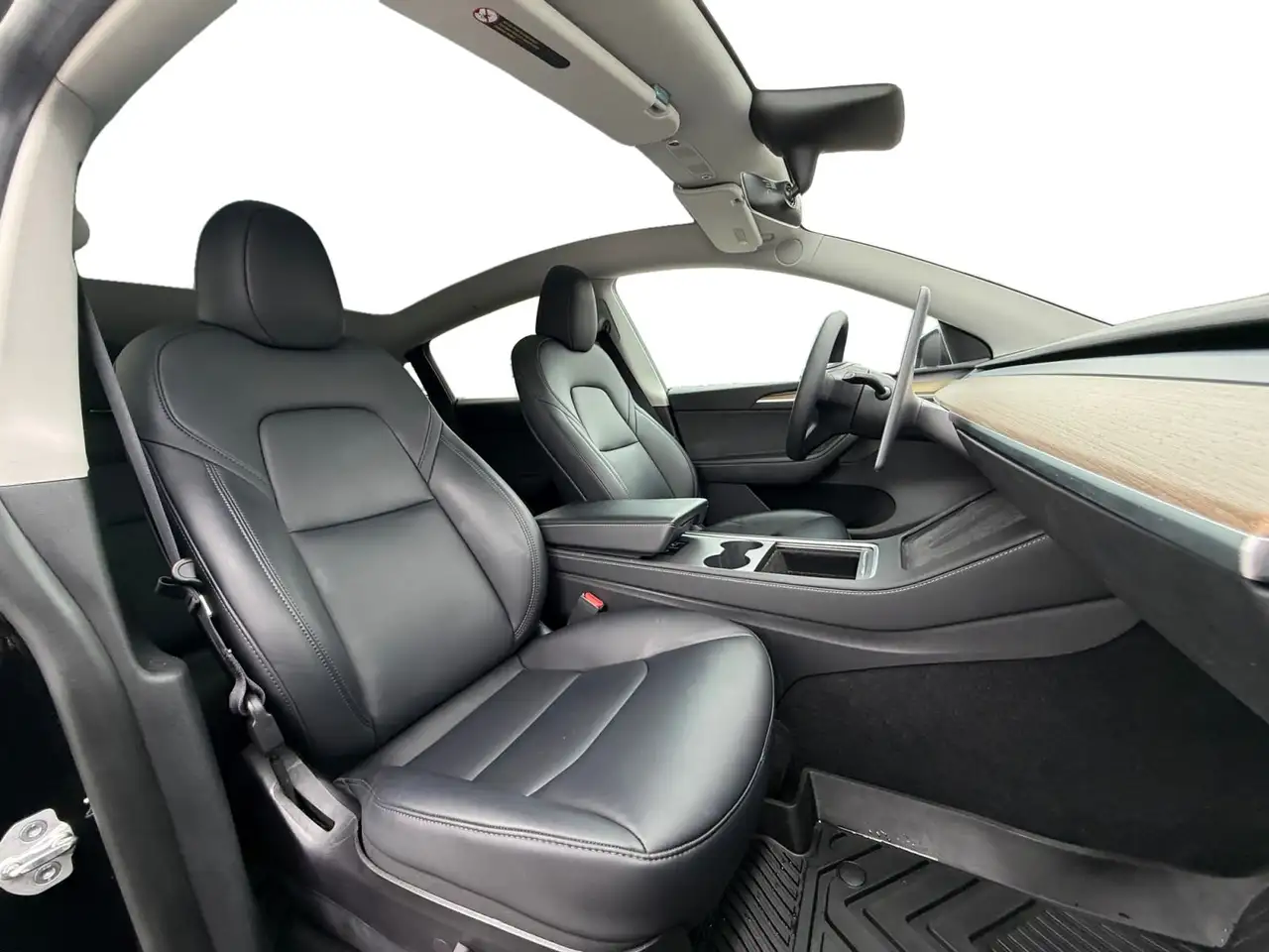 Tesla Model Y - Image 30