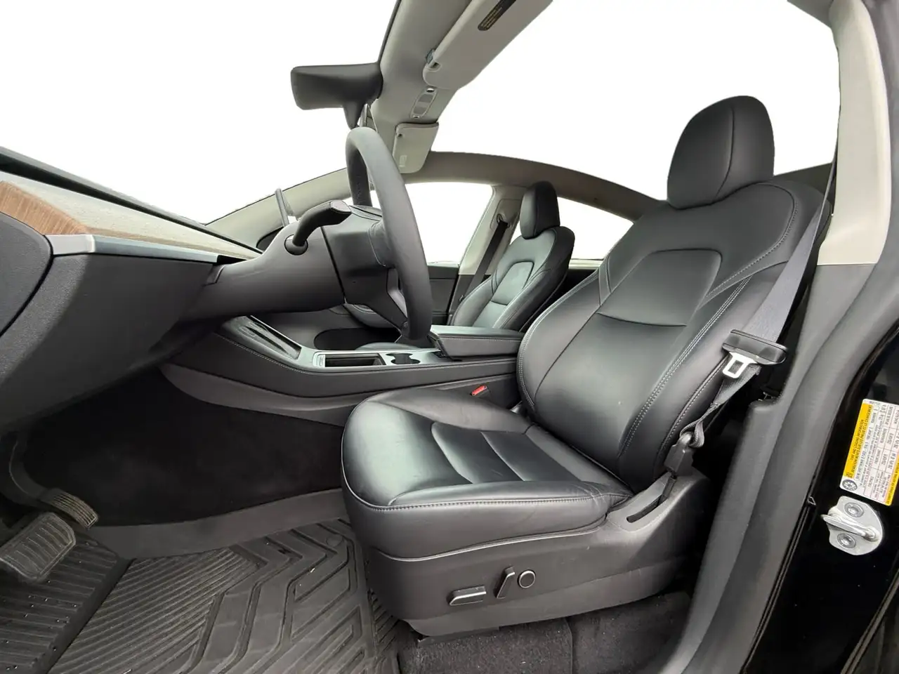Tesla Model Y - Image 10