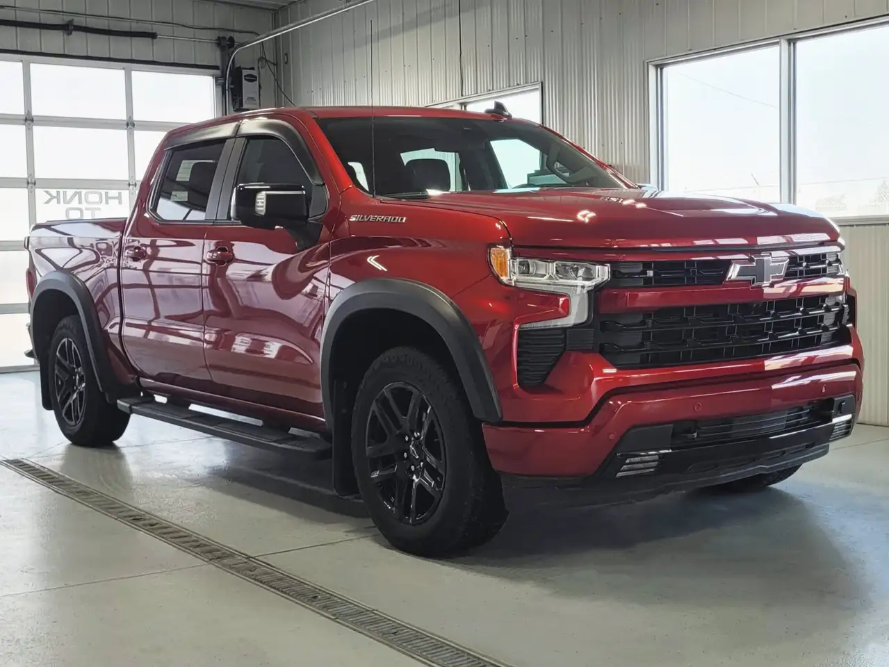 Chevrolet Silverado 1500 - Image 2