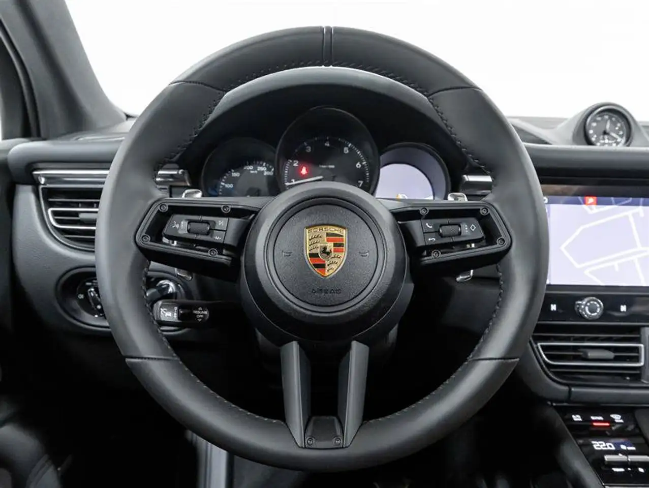 Porsche Macan - Image 12