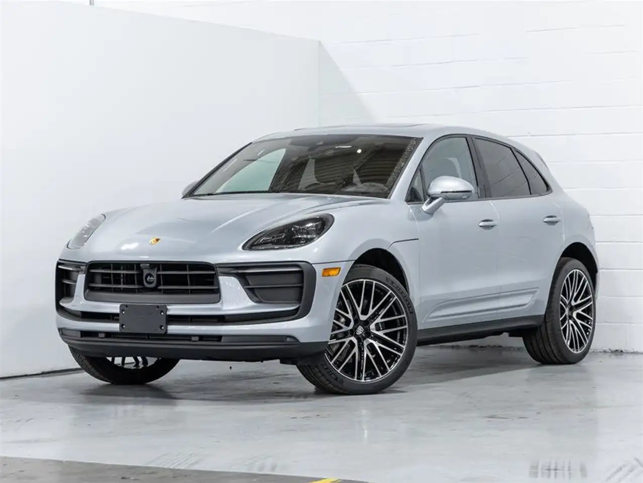 Porsche Macan - Image 1