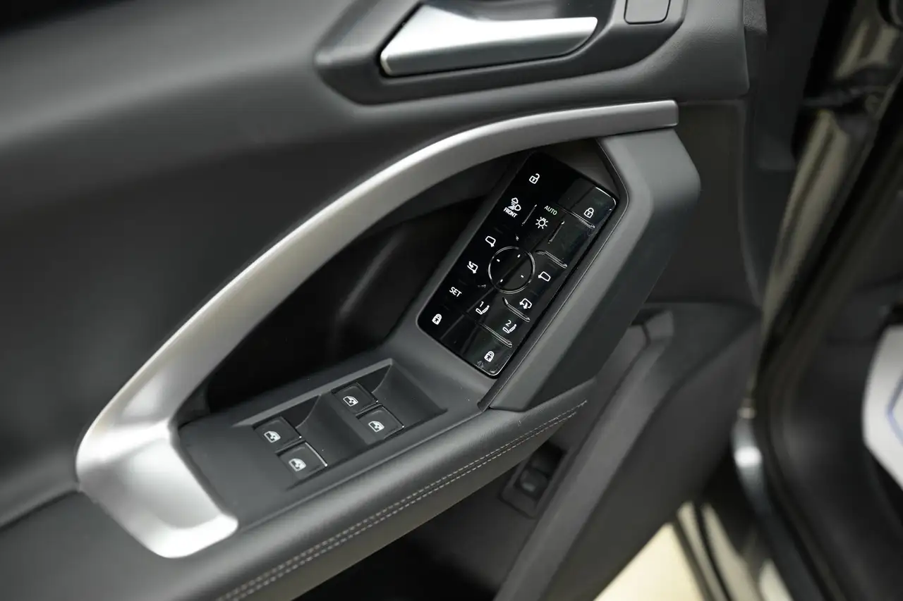 Audi Q5 - Image 12