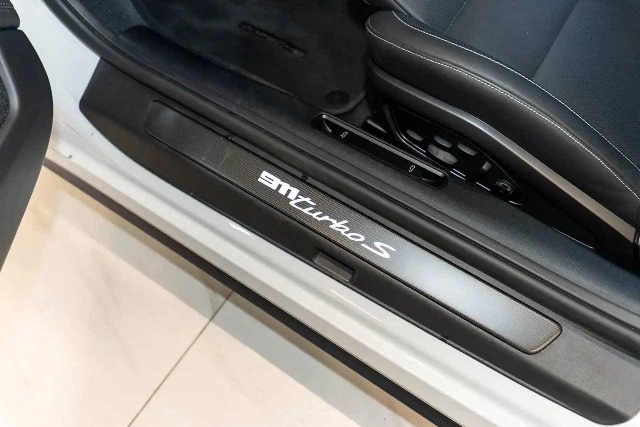 Porsche 911 - Image 36