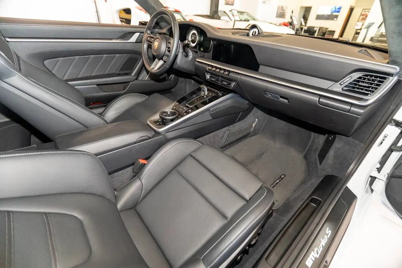 Porsche 911 - Image 31