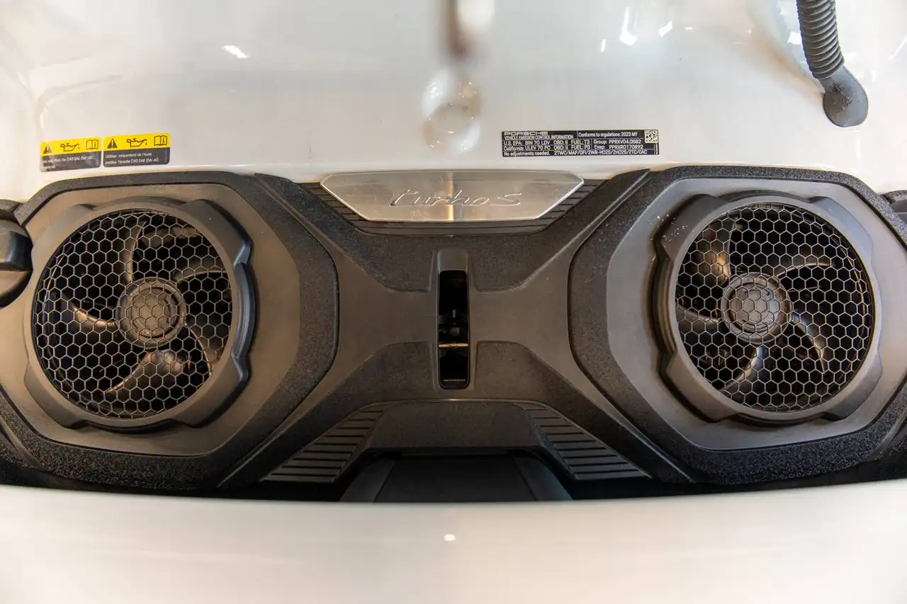 Porsche 911 - Image 23